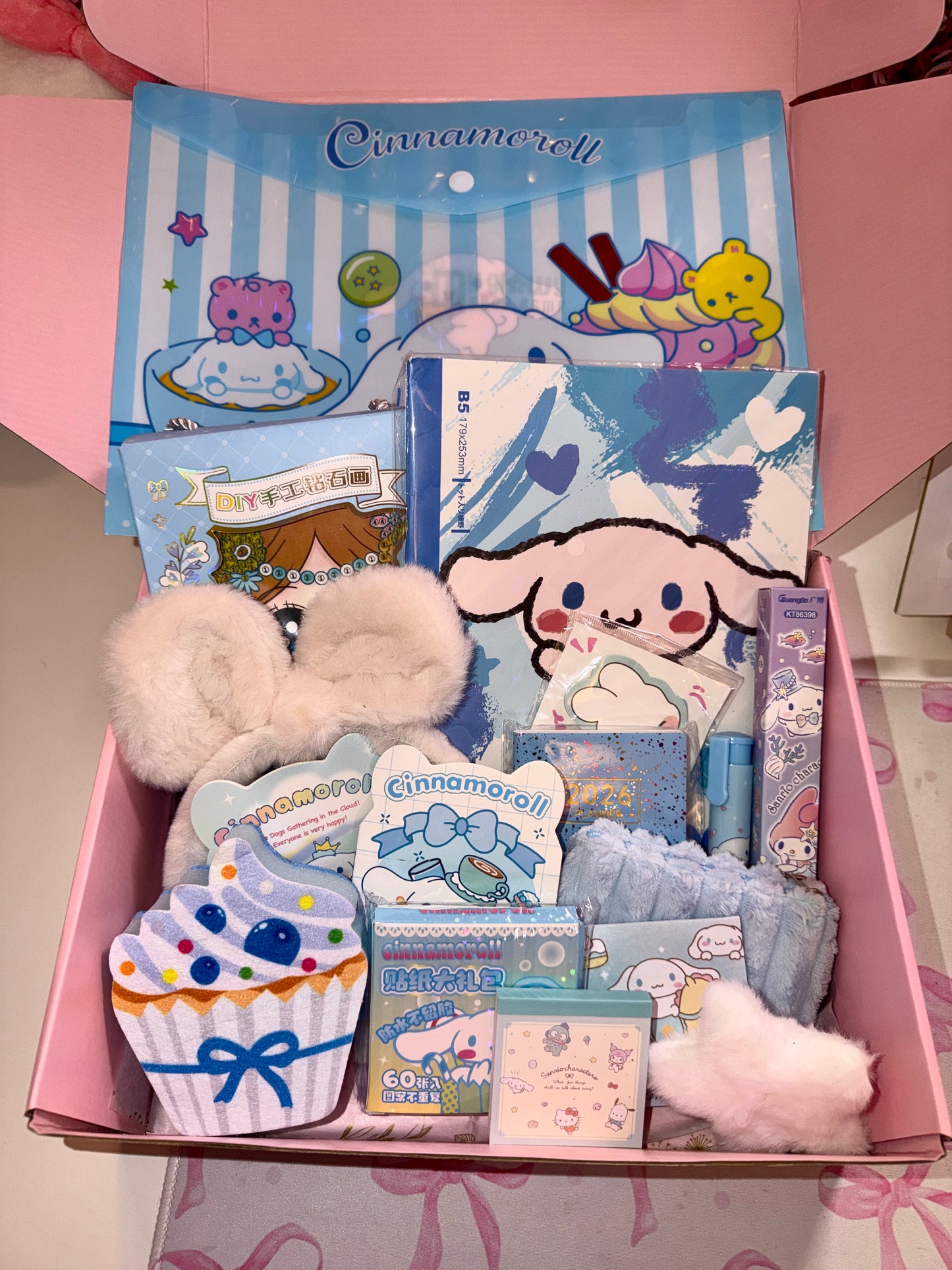 VENTE FLASH : Une Box Thématique Bleu, Blanc/ Cinamo